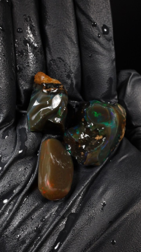 18.29g Rough Specimen and 21.50ct Polish Parcel