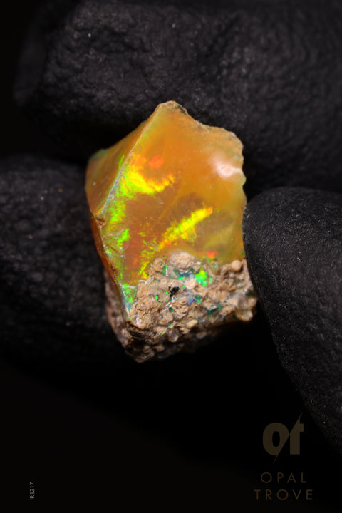 1.06g Rough Ethiopian Jewelry Grade Welo Opal