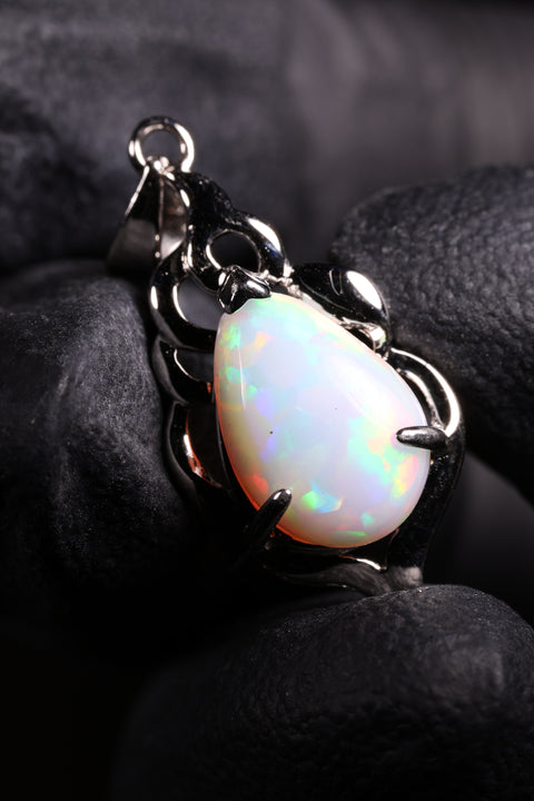 0.85ct Teardrop Cabochon Pendant