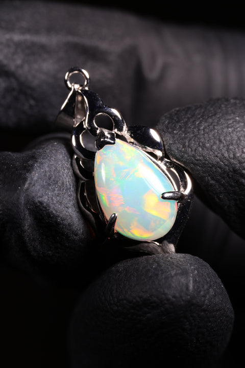 1.25ct Teardrop Cabochon Pendant