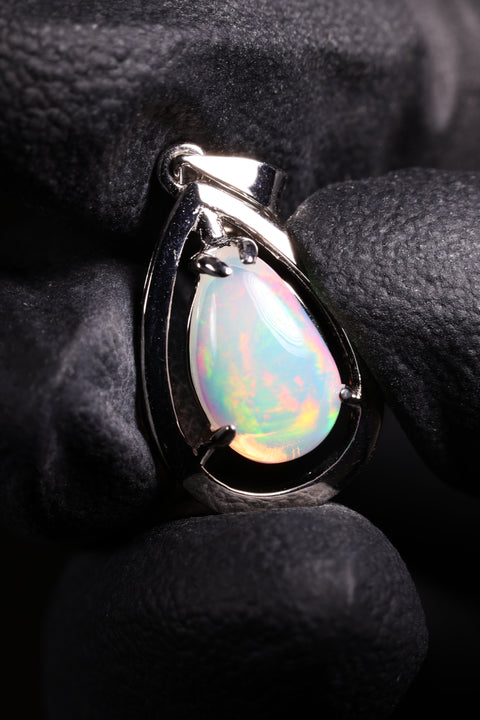 1.05ct Teardrop Cabochon Pendant
