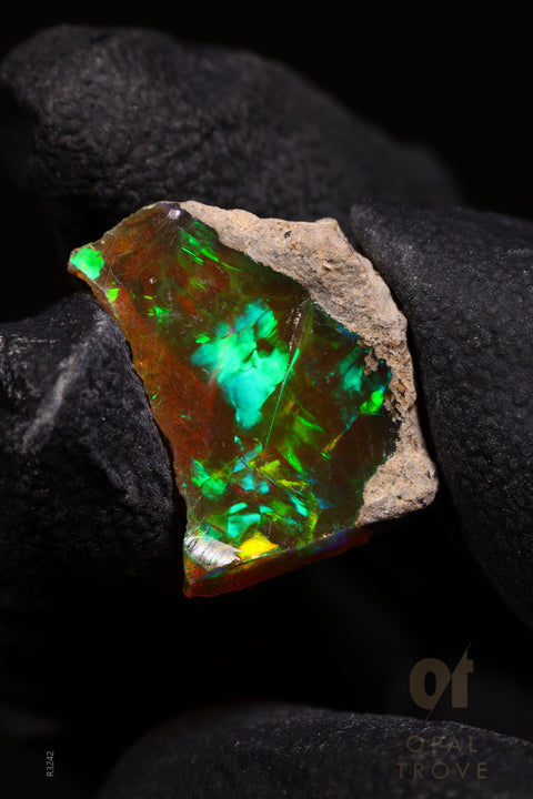 0.92g Rough Ethiopian Jewelry Grade Welo Opal