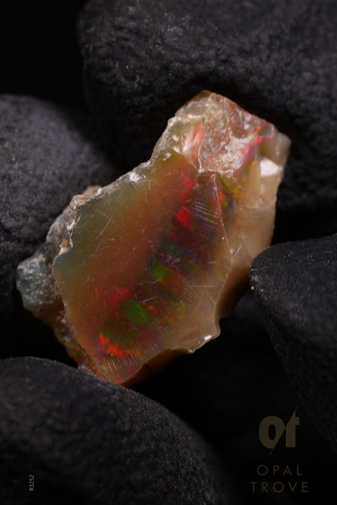0.94g Rough Ethiopian Jewelry Grade Welo Opal