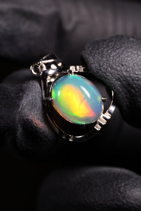 1.35ct Oblong Cabochon Pendant