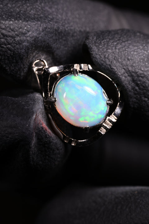 1.40ct Oblong Cabochon Pendant