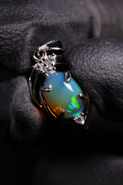 1.20ct Oblong Cabochon Pendant