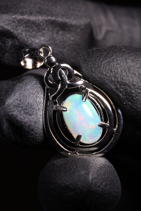 1.05ct Oblong Cabochon Pendant